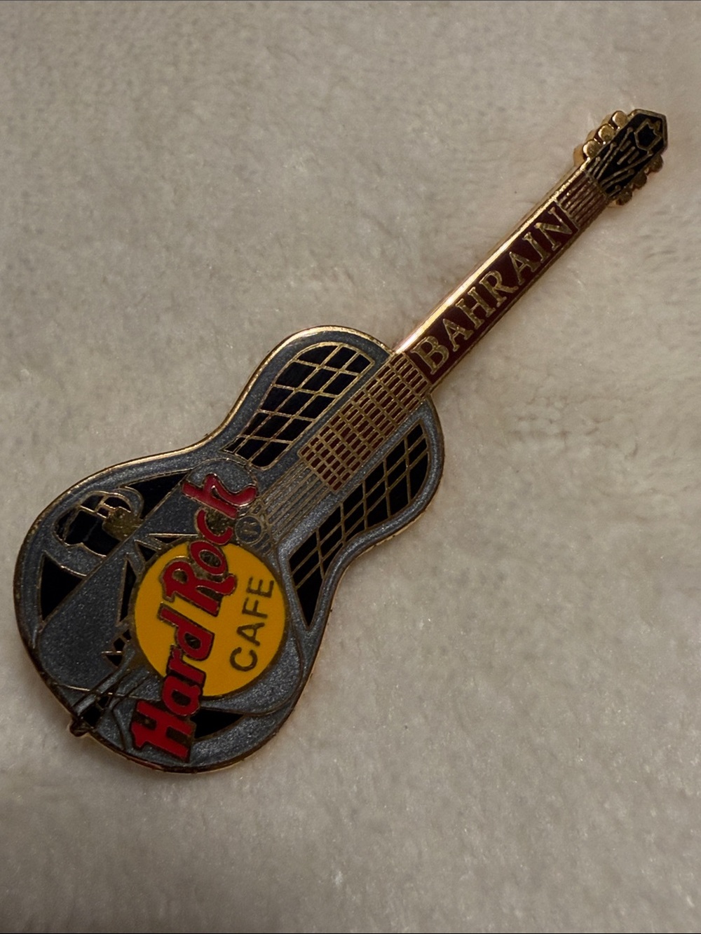 Hard Rock Cafe Bahrain Guitar Pin Silver Tri Plate Guitar